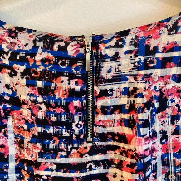 EXPRESS Blouse, Cap Sleeve, Blue & Pink Design, Size XS - oversized look - Picture 4 of 8